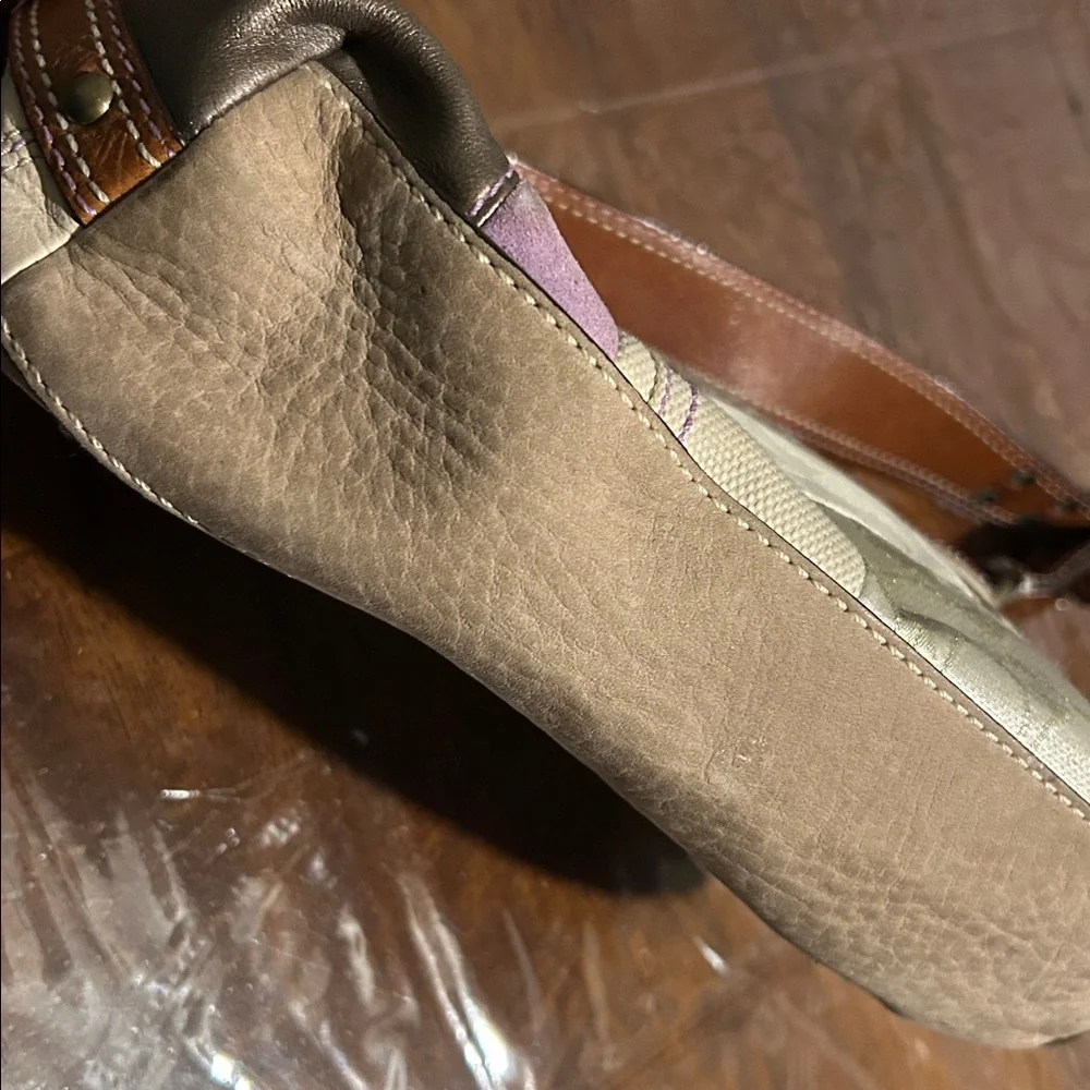 Coach Patchwork Hobo Gold and Cream
Fairly good condition clean inside - Picture 3 of 7